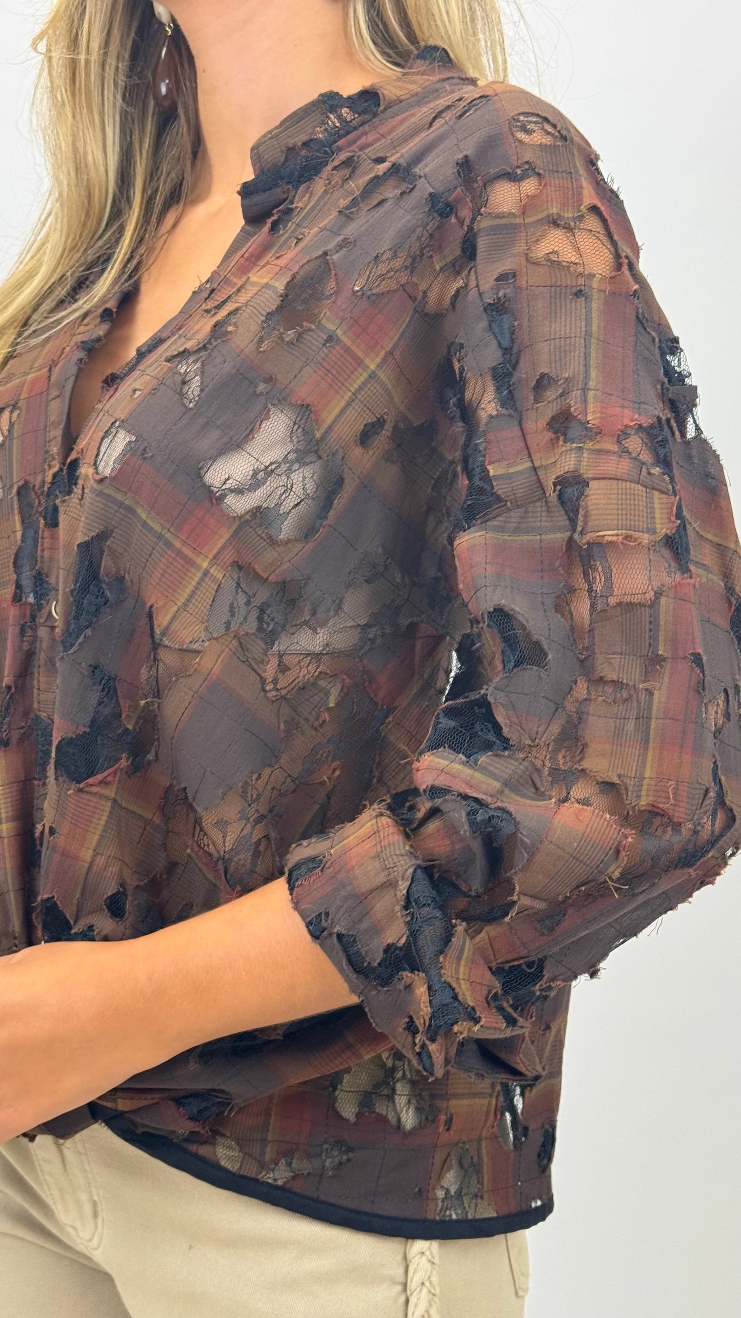 Blusa em renda e xadrez tons terra