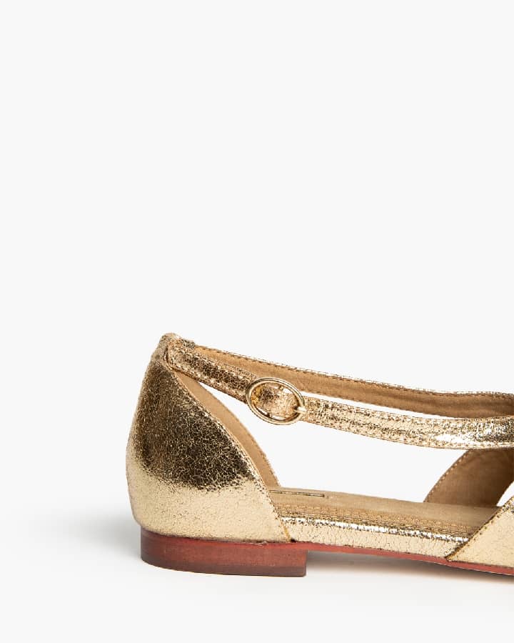 Sandália rasa entrelaçado dourado