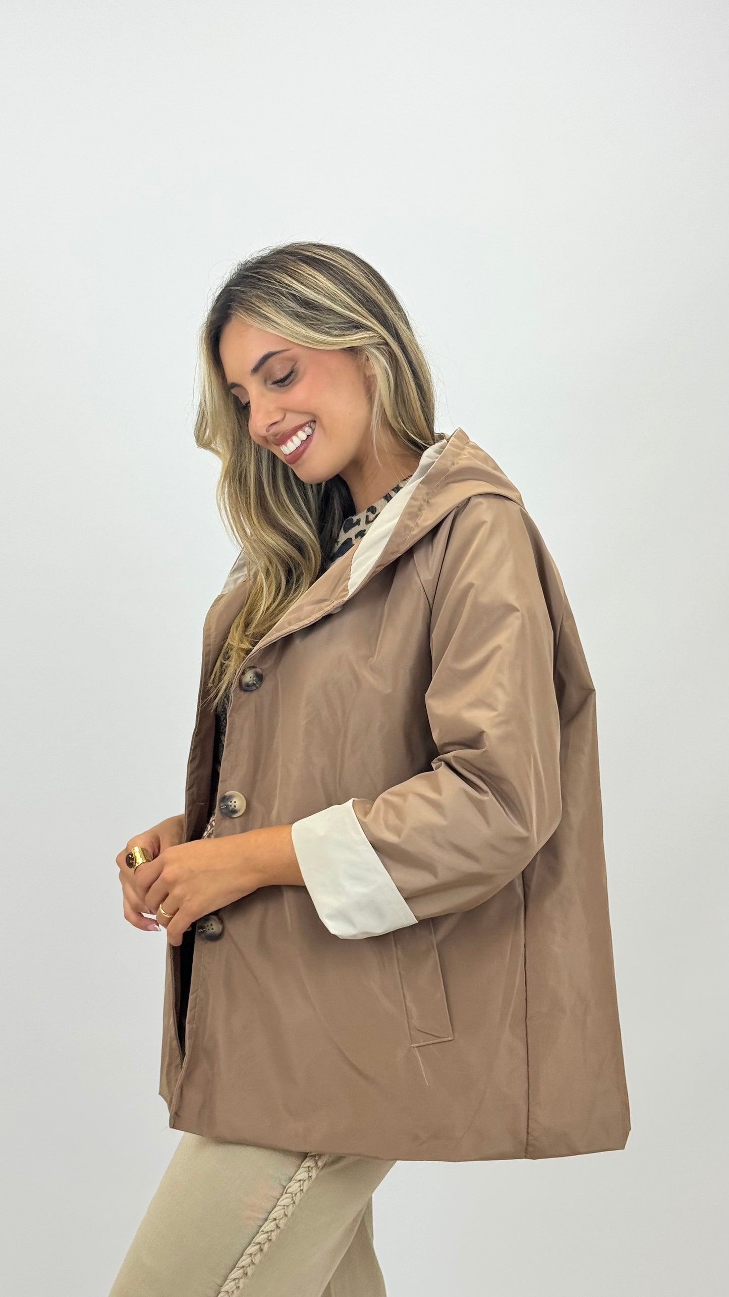 Parka camel com pormenores bege