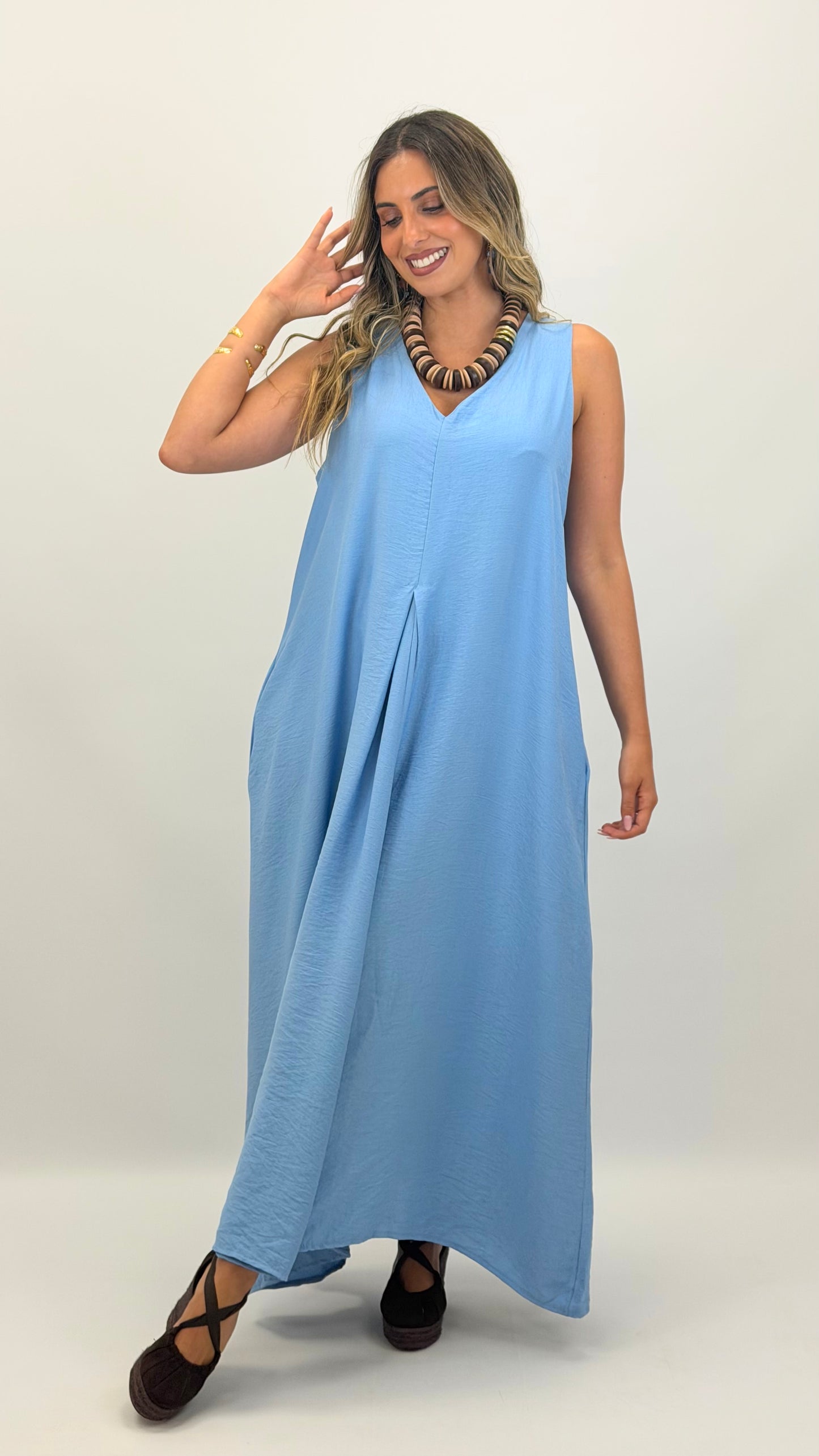 Vestido midi largo com bolsos azul-bebé