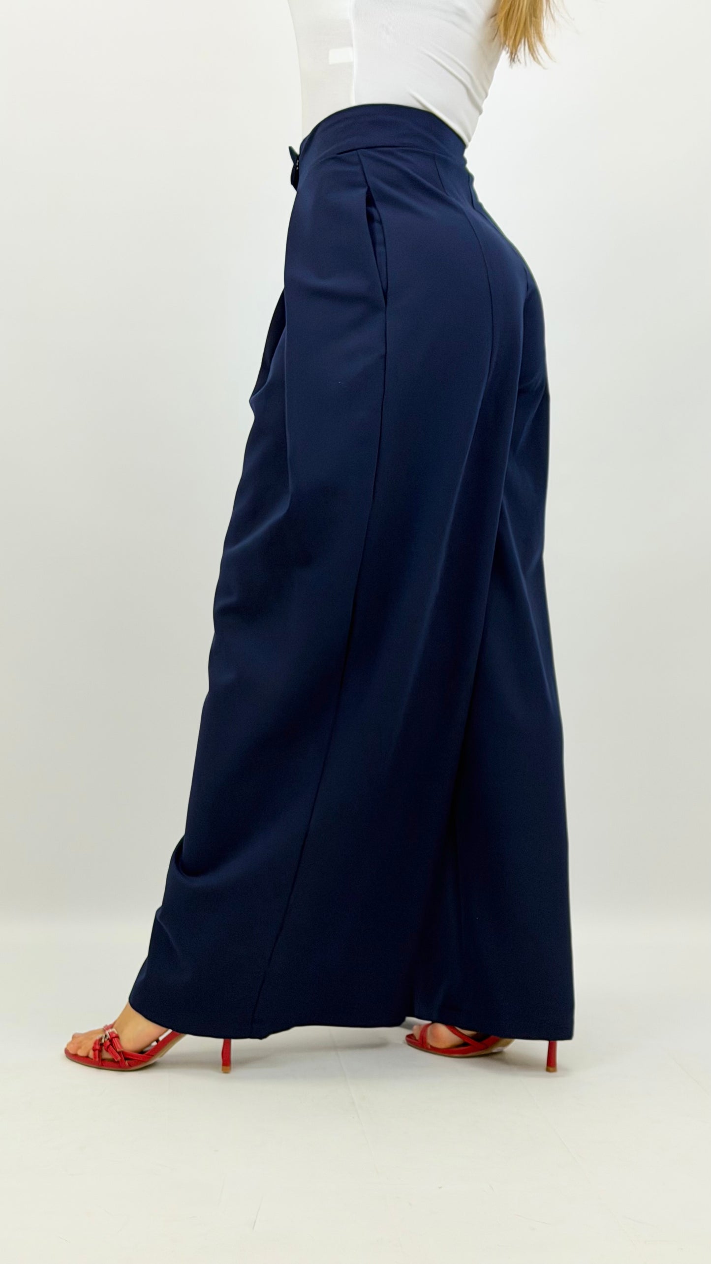 Calça clássica com pregas azul-marinho