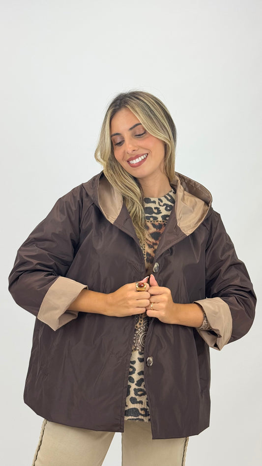 Parka castanha com pormenores bege