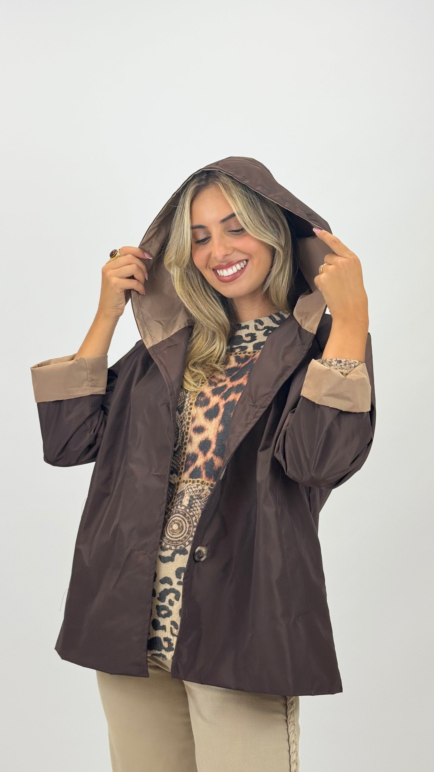 Parka castanha com pormenores bege
