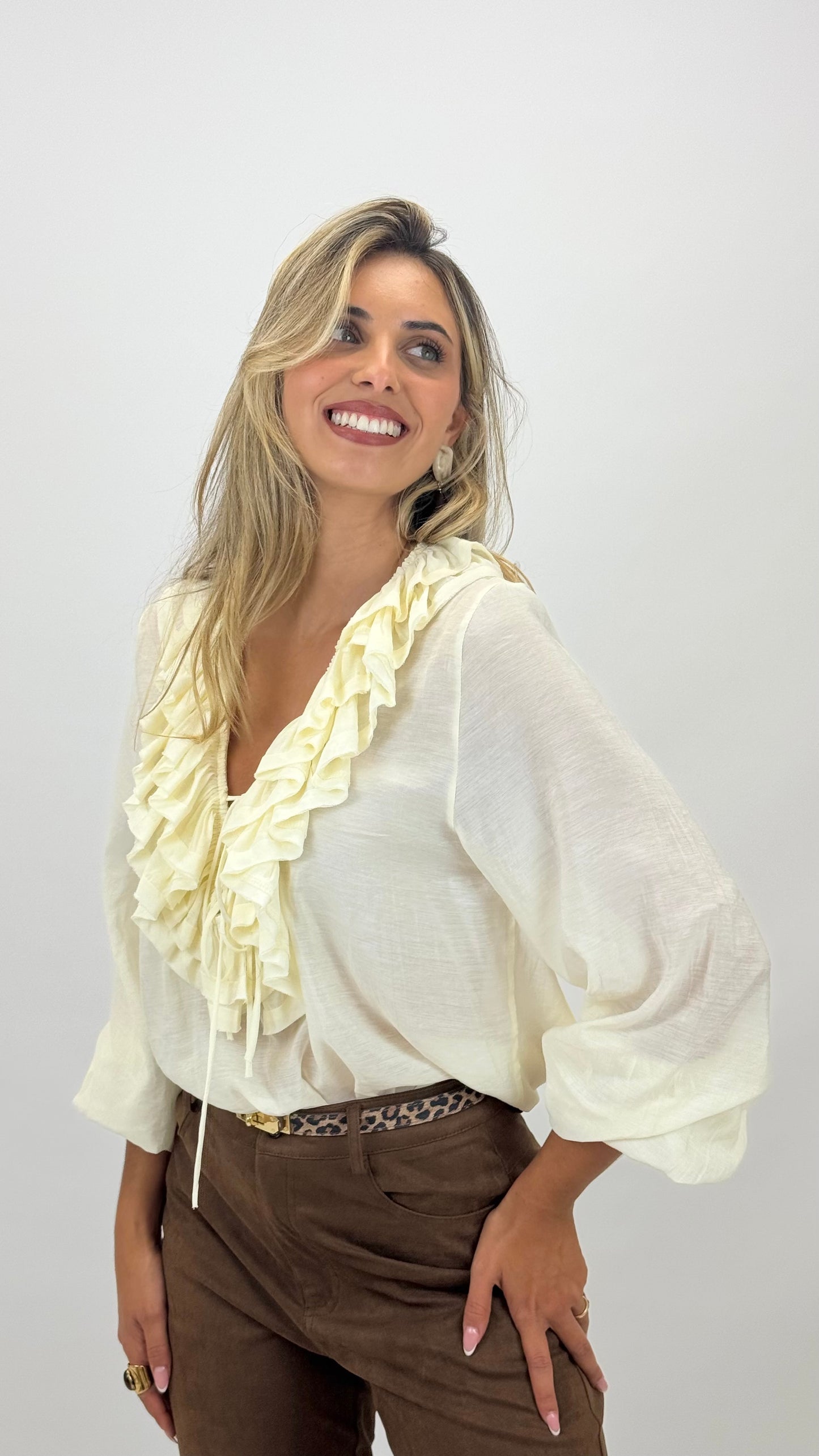 Blusa com folhos creme