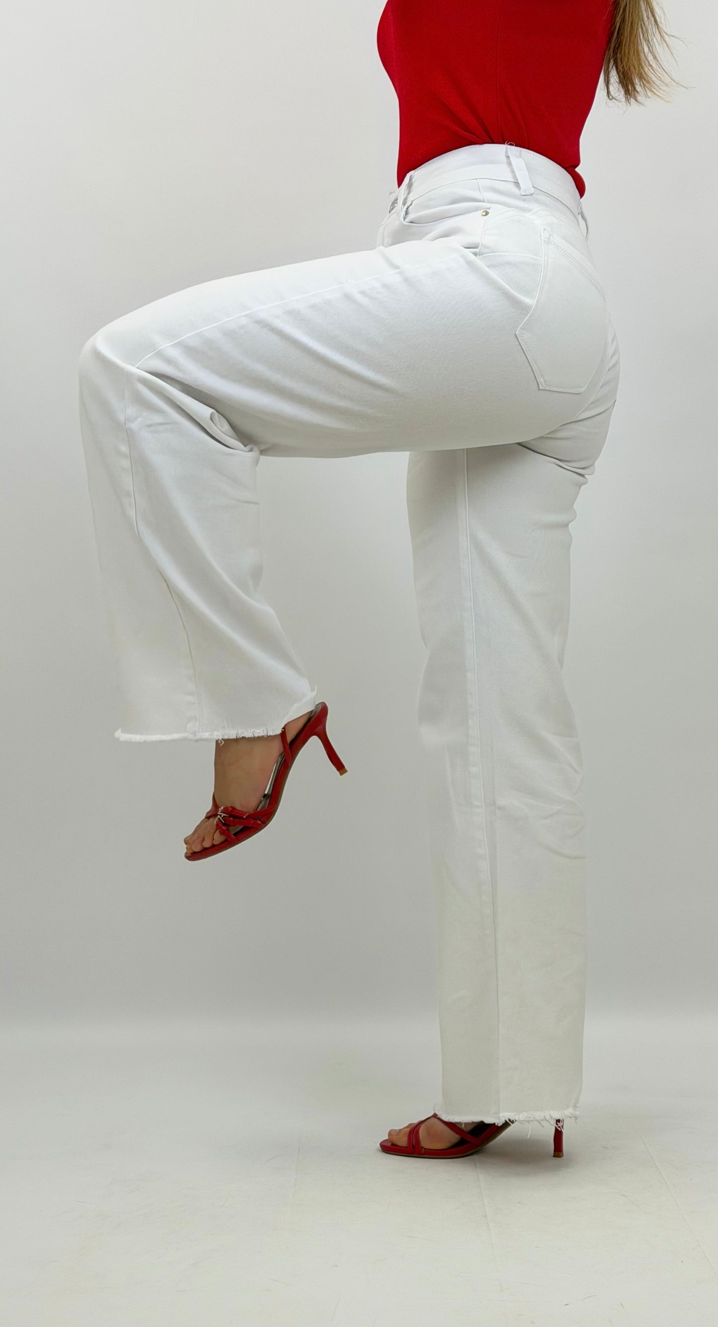 Calça modelo wide-leg sarja branca