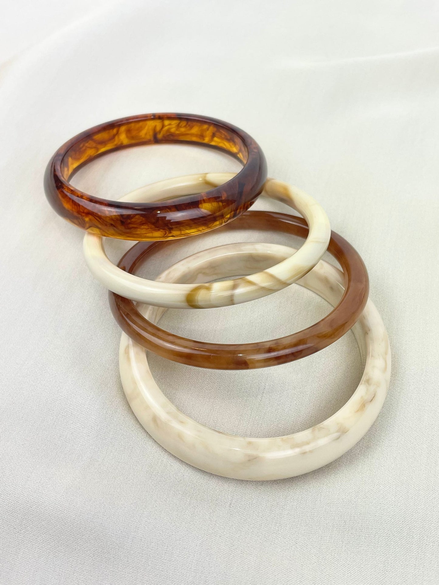 Pulseiras massa tons castanho e bege