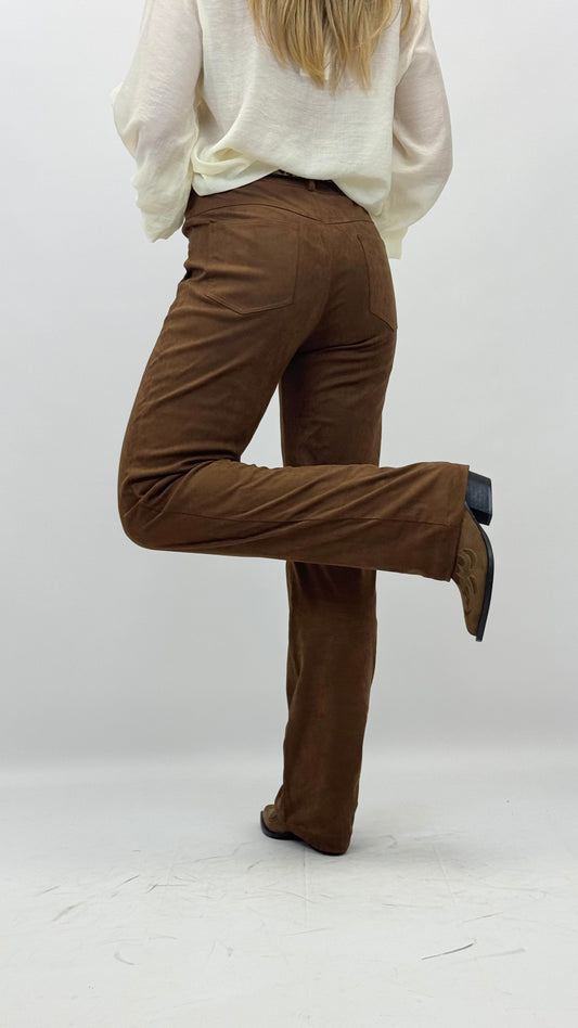 Calça estilo camurça camel