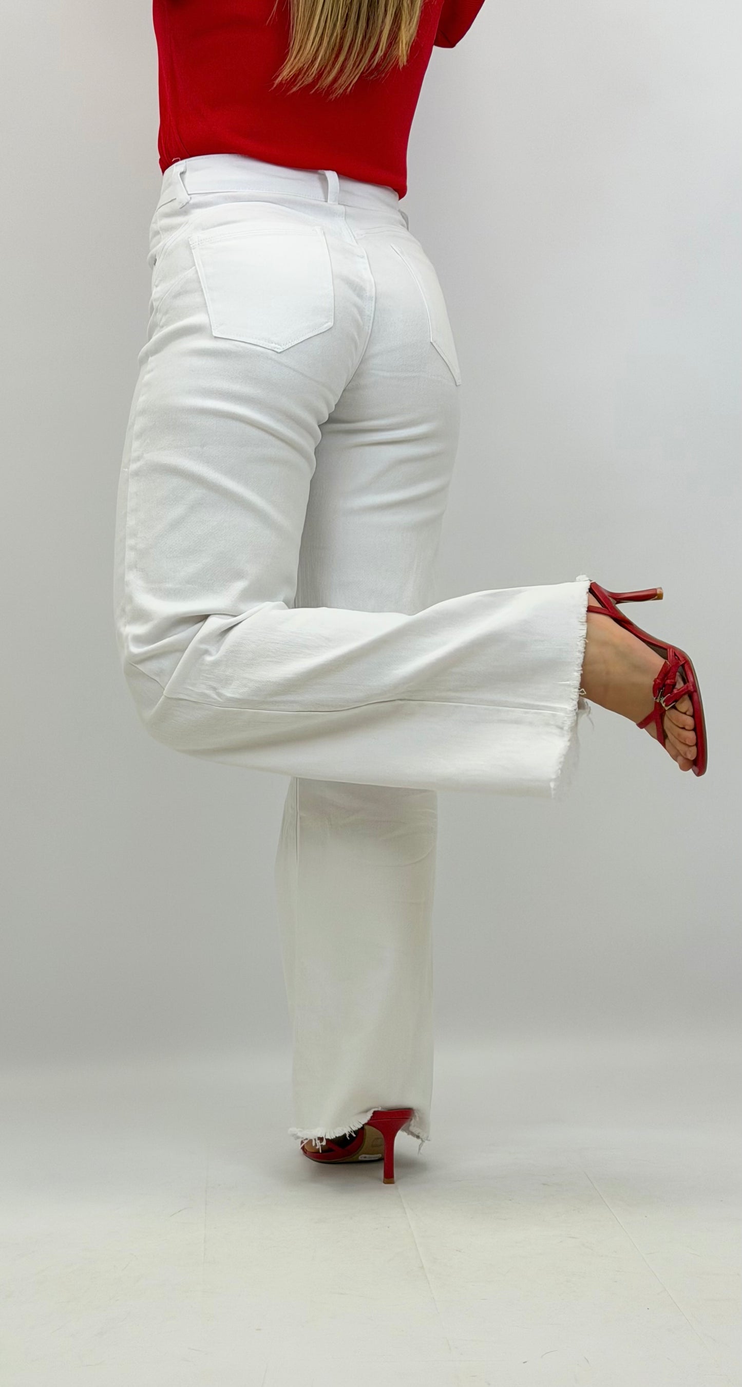 Calça modelo wide-leg sarja branca