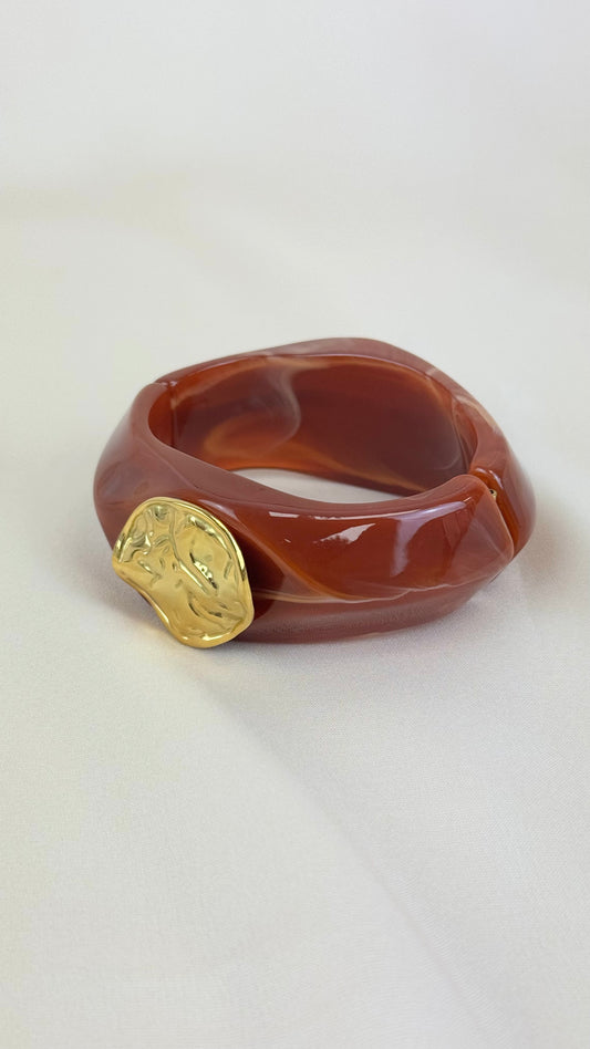 Pulseira acrílico telha com chapa dourada