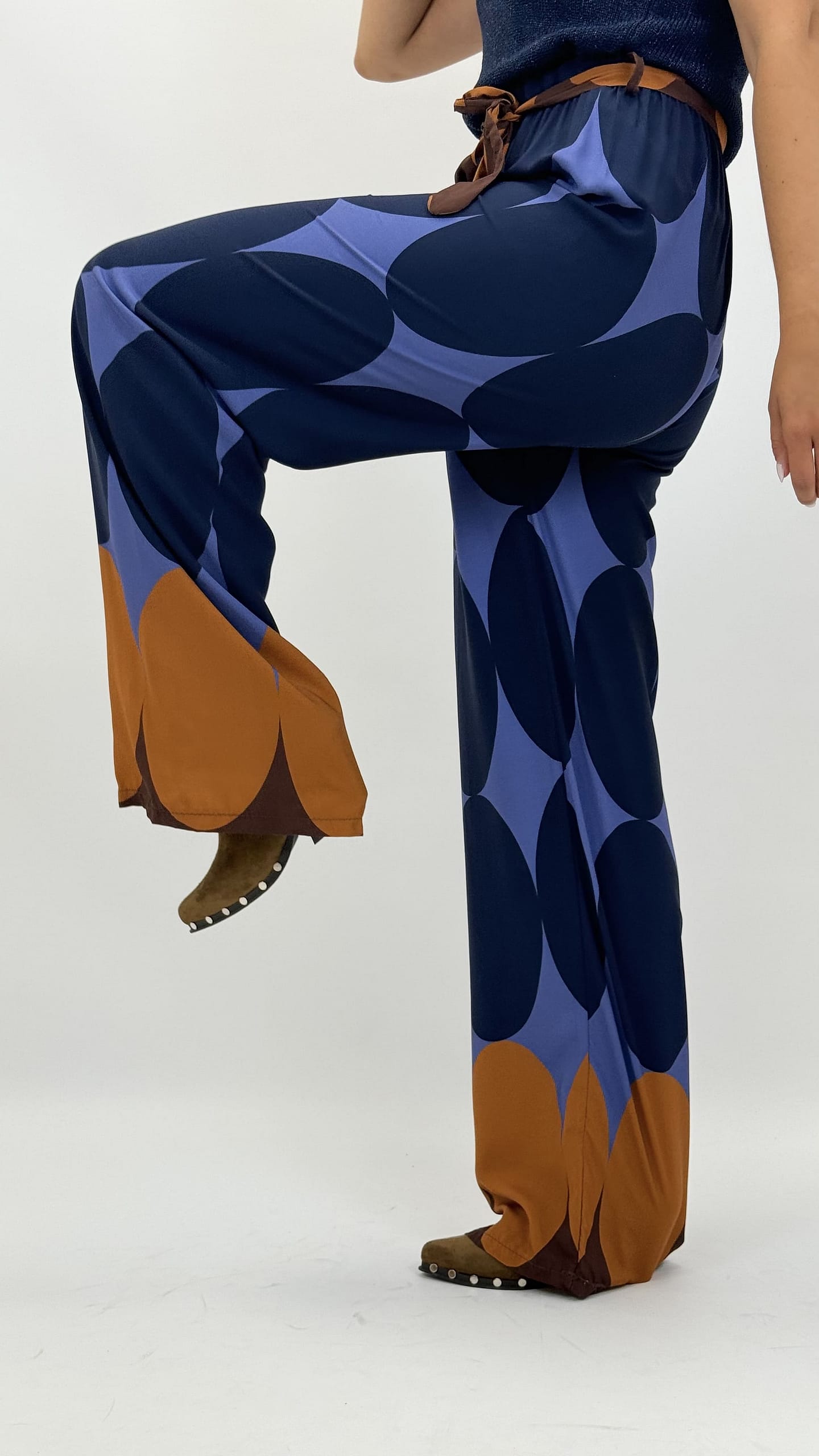 Pantalona bolas tons azul e camel