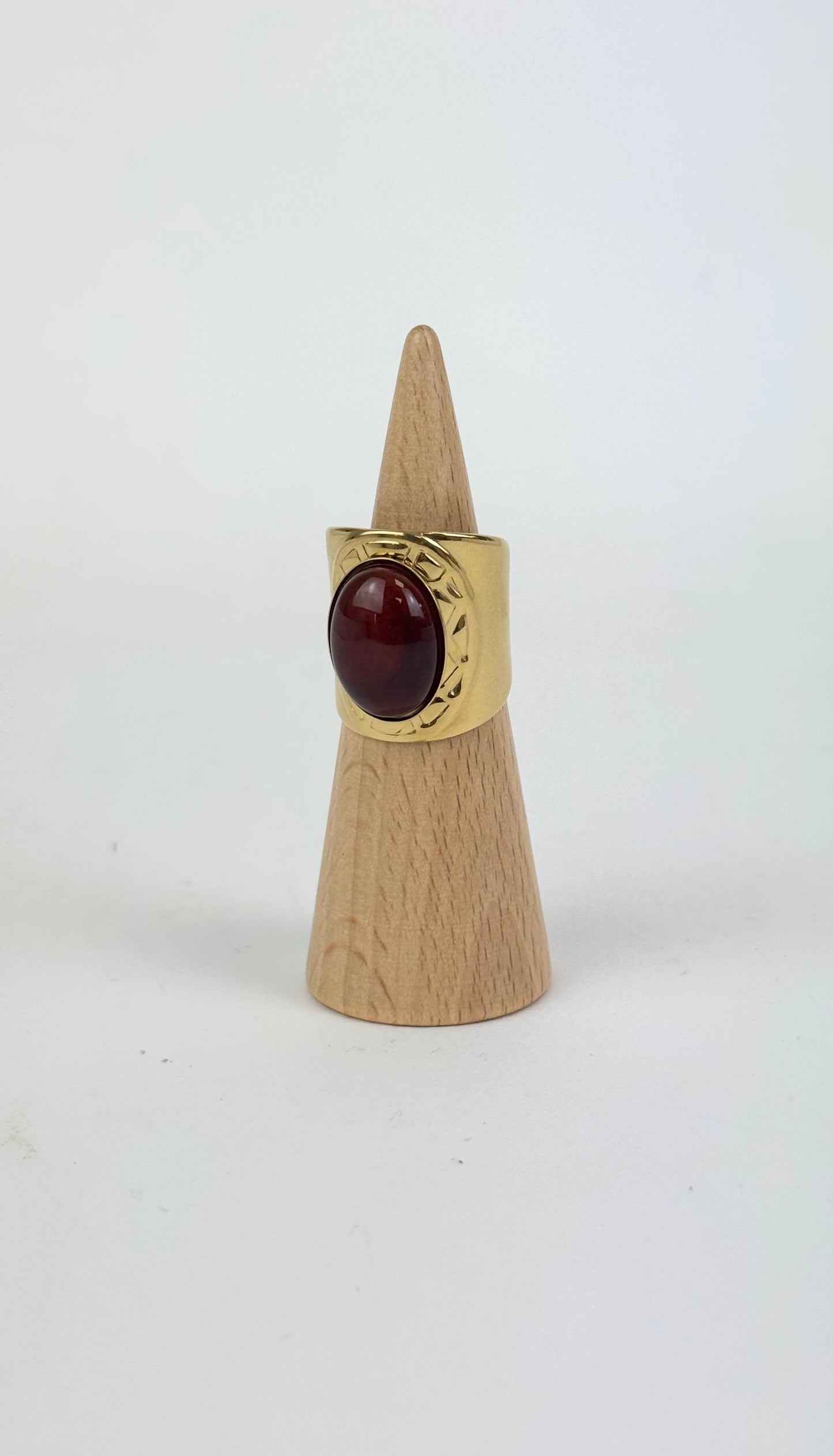 Anel aço dourado com pedra estilo âmbar