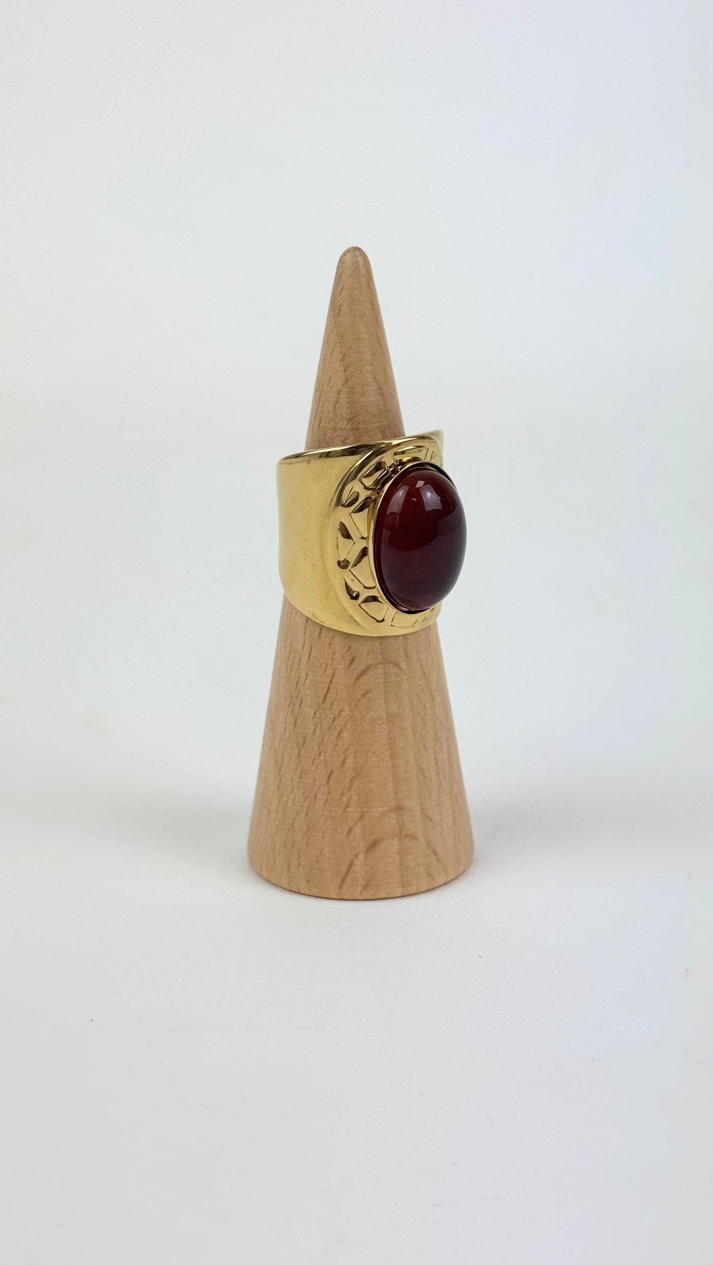 Anel aço dourado com pedra estilo âmbar