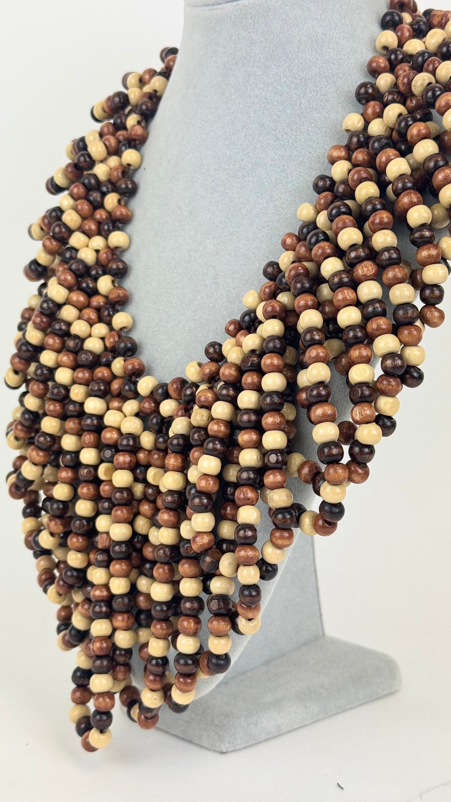 Colar bolinhas madeira bege, camel e castanho