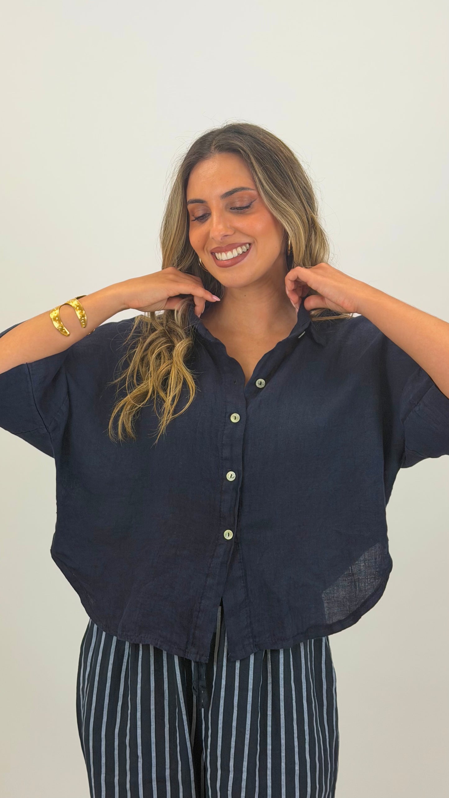 Camisa linho manga 3/4 azul-marinho