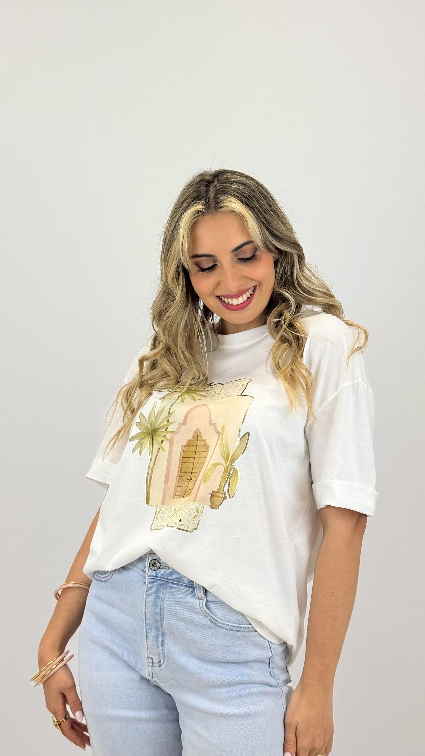 T-shirt estampado tons rosa-claro e dourado