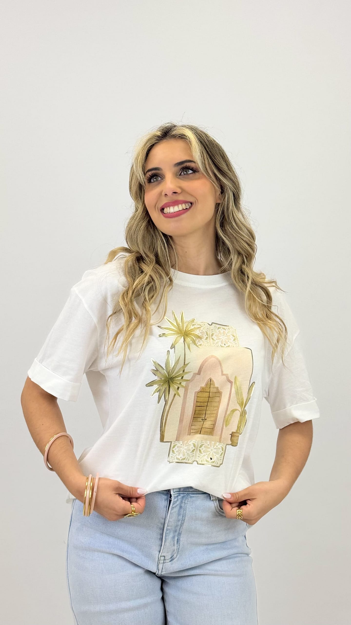 T-shirt estampado tons rosa-claro e dourado