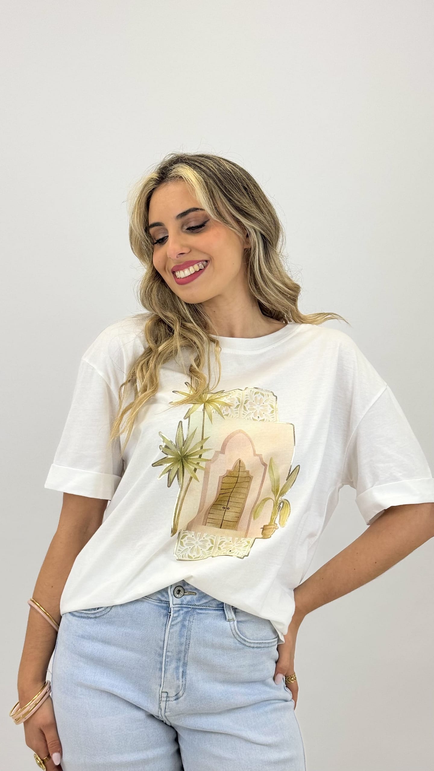 T-shirt estampado tons rosa-claro e dourado