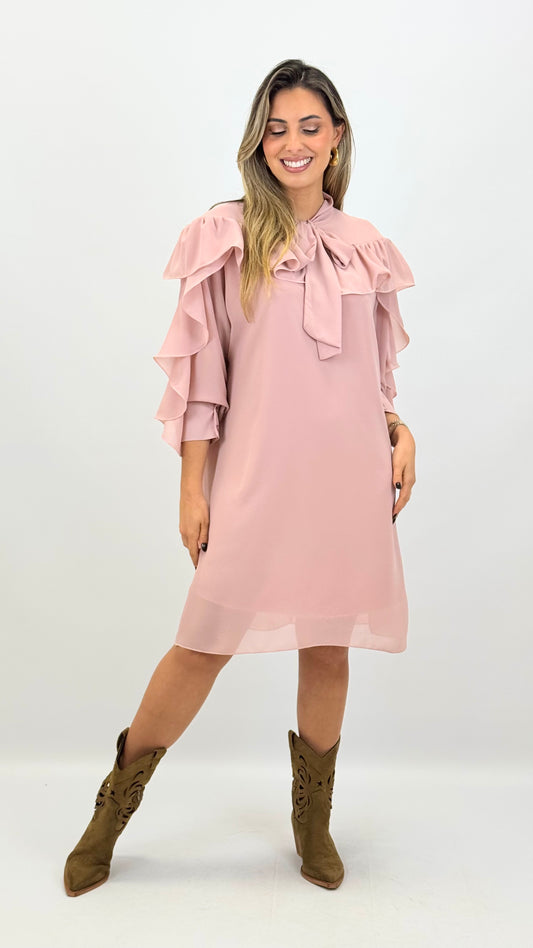 Vestido curto rosa com folhos