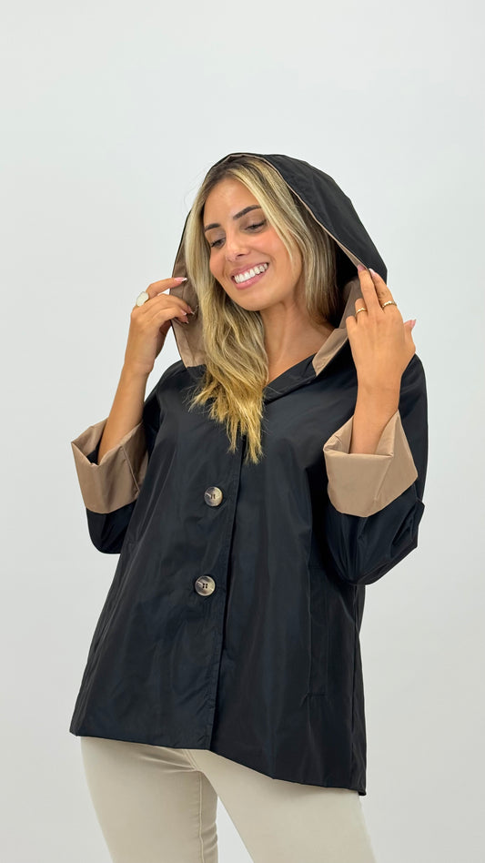 Parka preto com pormenores bege