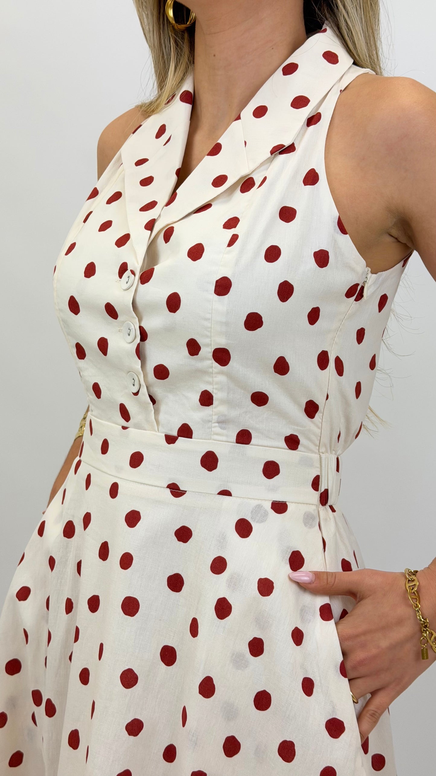 Vestido midi creme com pintas vermelhas