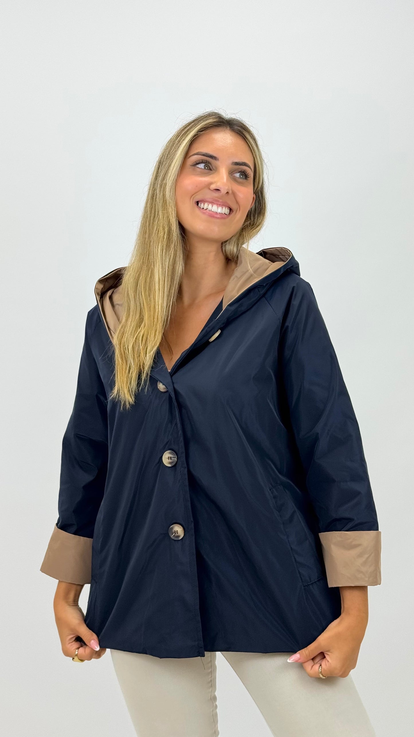 Parka azul-marinho com pormenores bege