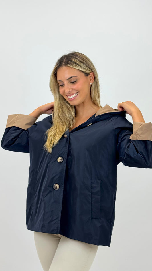Parka azul-marinho com pormenores bege