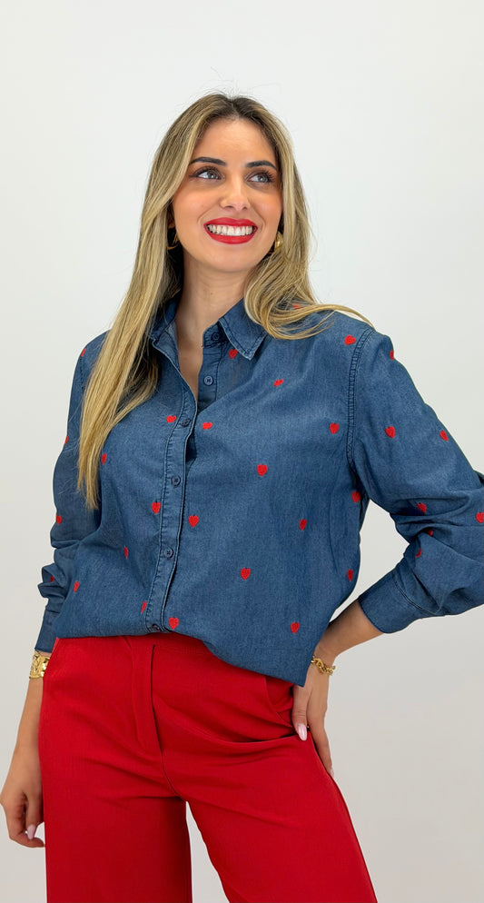 Camisa ganga fina corações bordados vermelhos