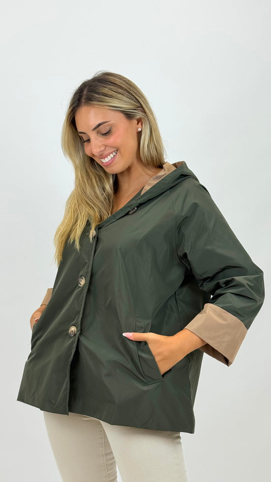 Parka verde com pormenores bege