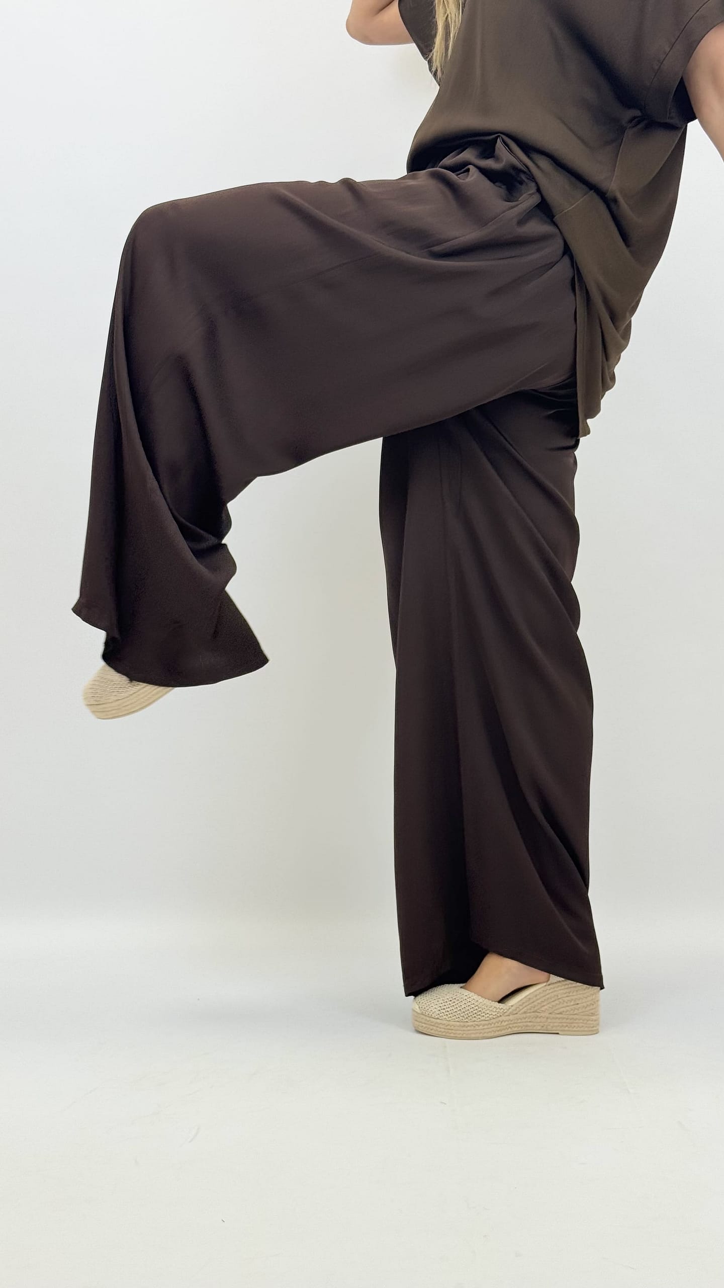 Pantalona acetinada castanha