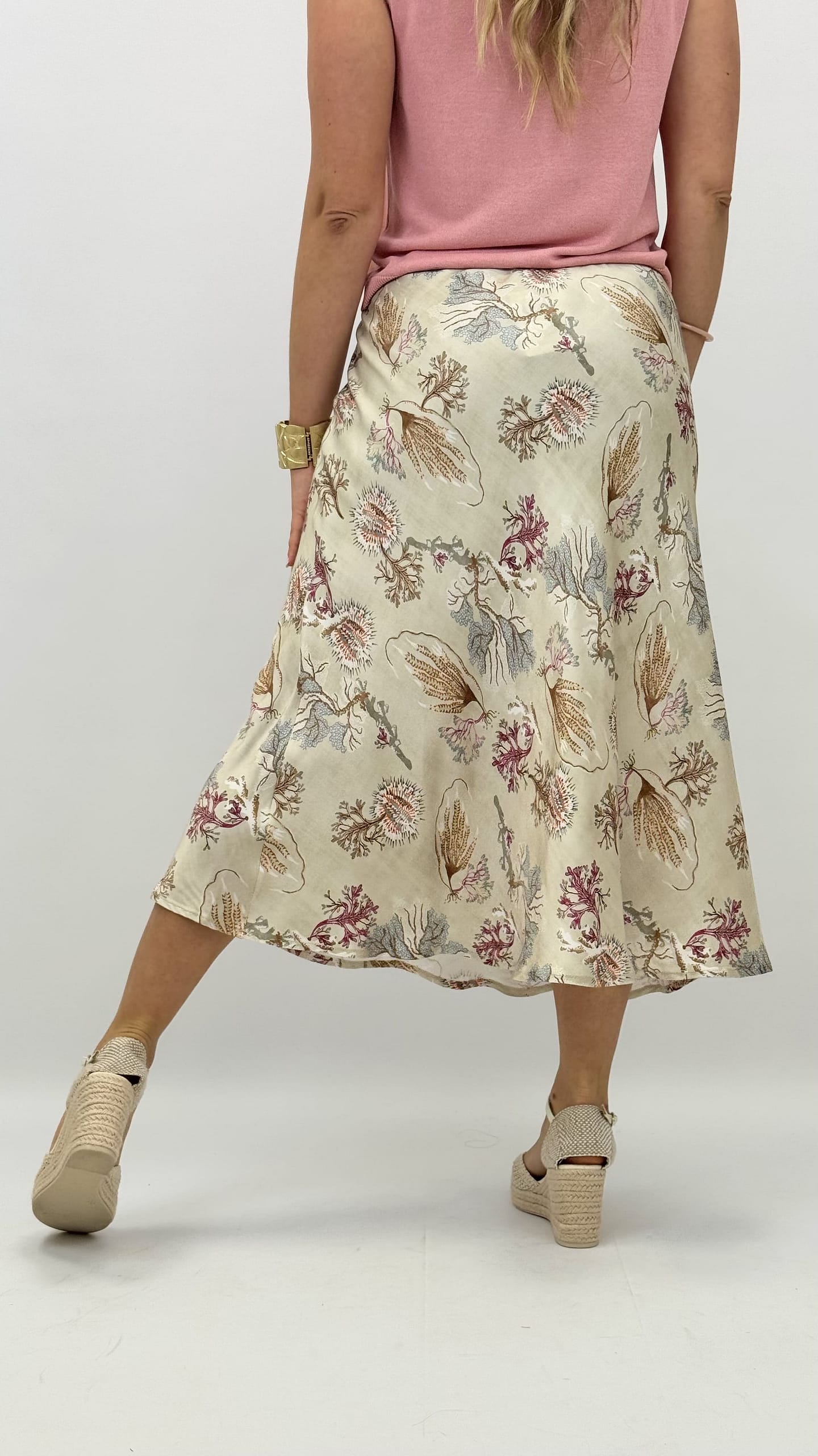 Saia fundo bege estampado corais