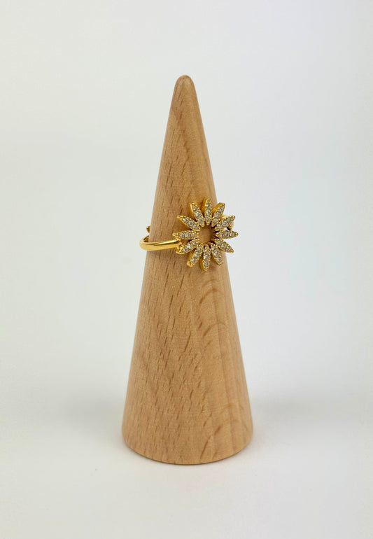 Anel flor dourada com brilhantes