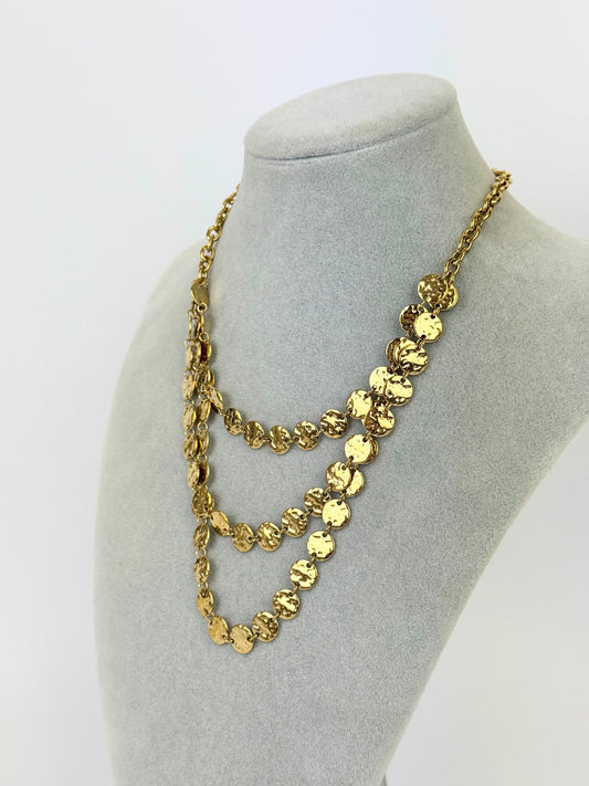 Colar 3 voltas medalhinhas douradas martelado