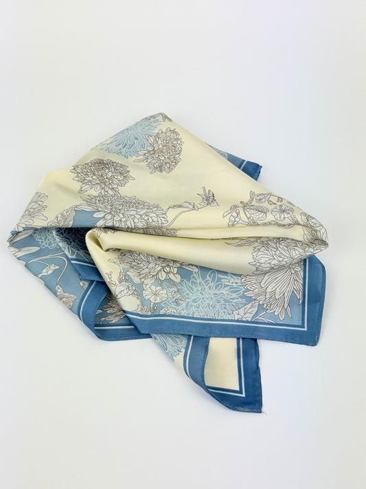 Lenço pequeno estampado floral azul-inglês
