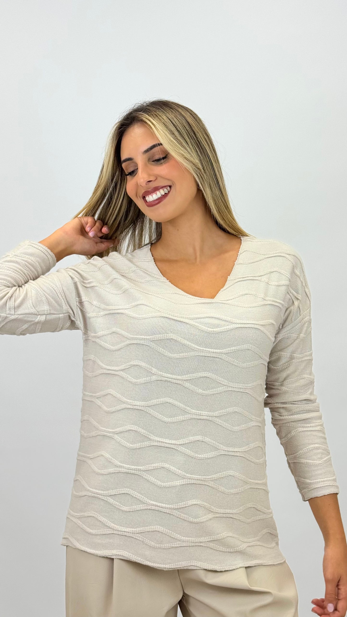 Camisola malha básica efeito ondinhas creme