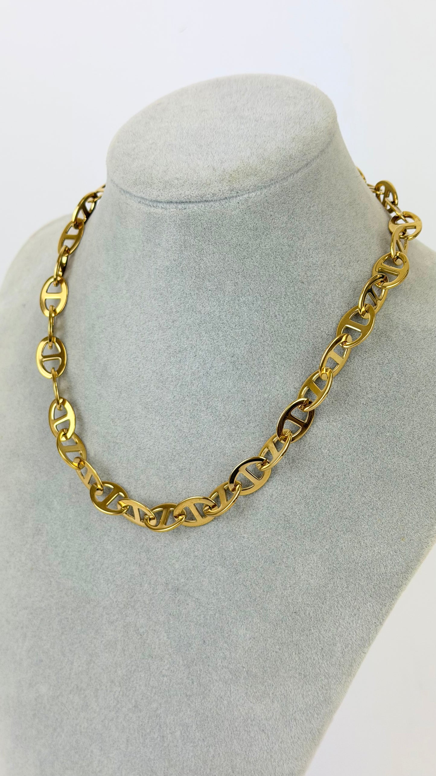 Colar aço dourado motivos geométricos