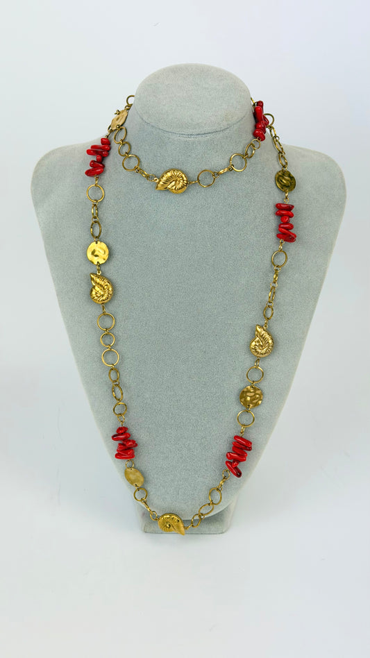 Colar comprido dourado e vermelho