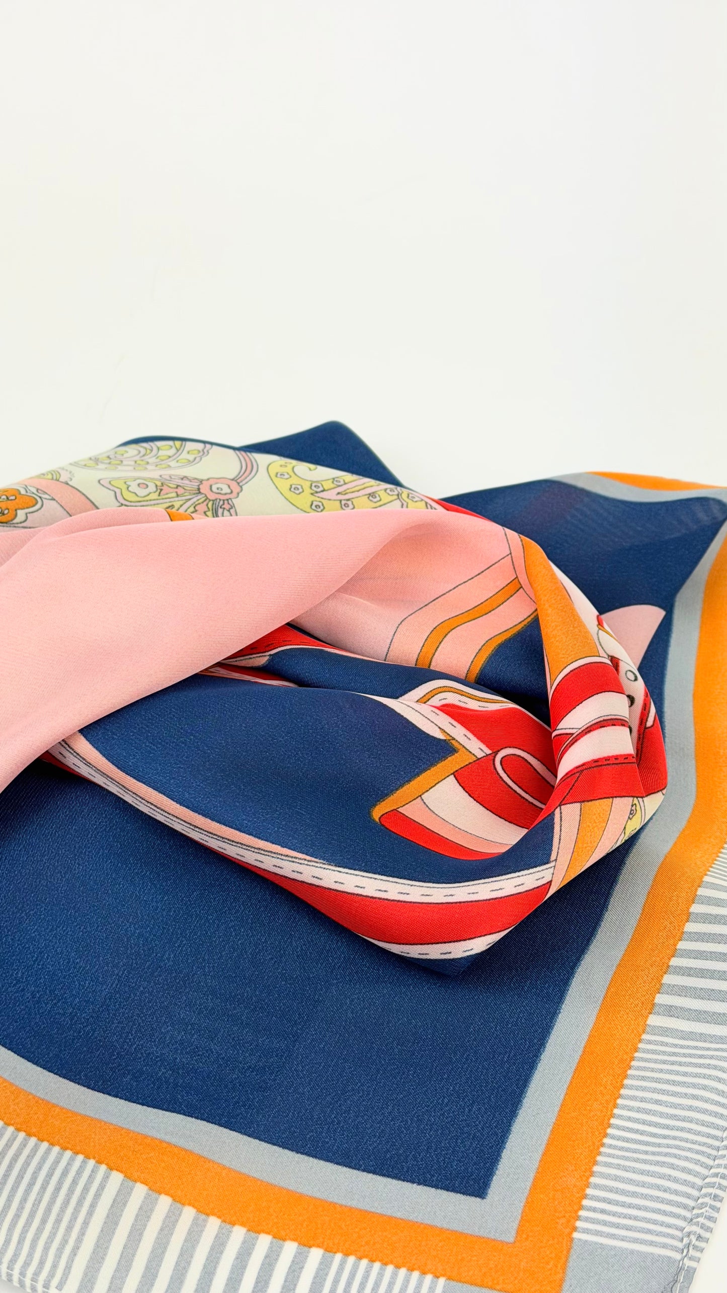 Lenço pequeno cela estampada