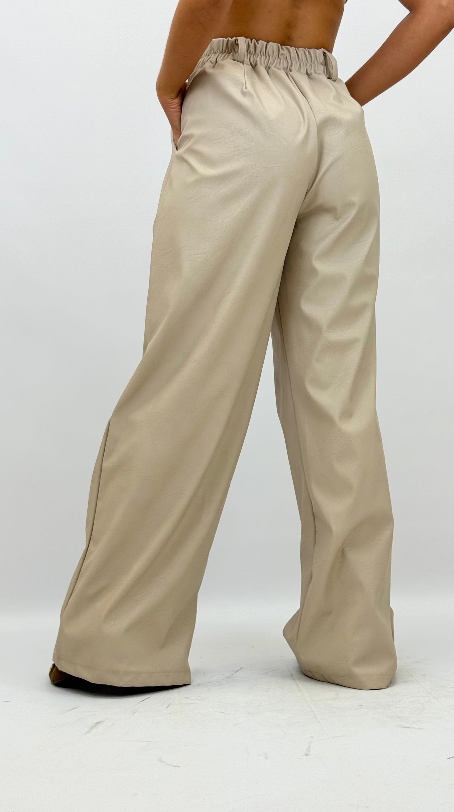 Calça larga estilo napa com elástico creme