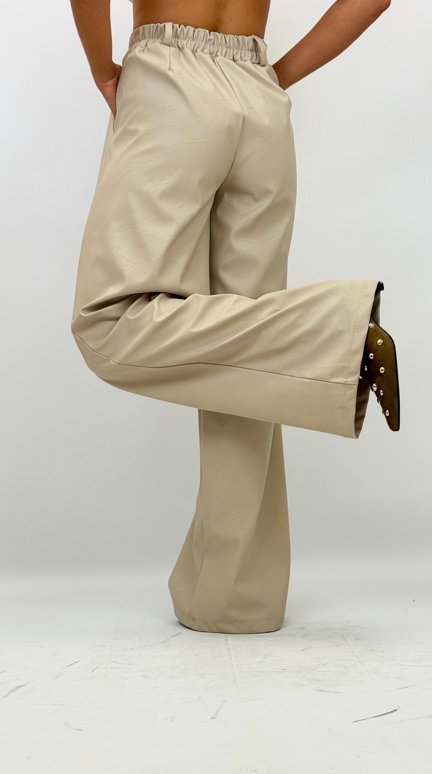 Calça larga estilo napa com elástico creme