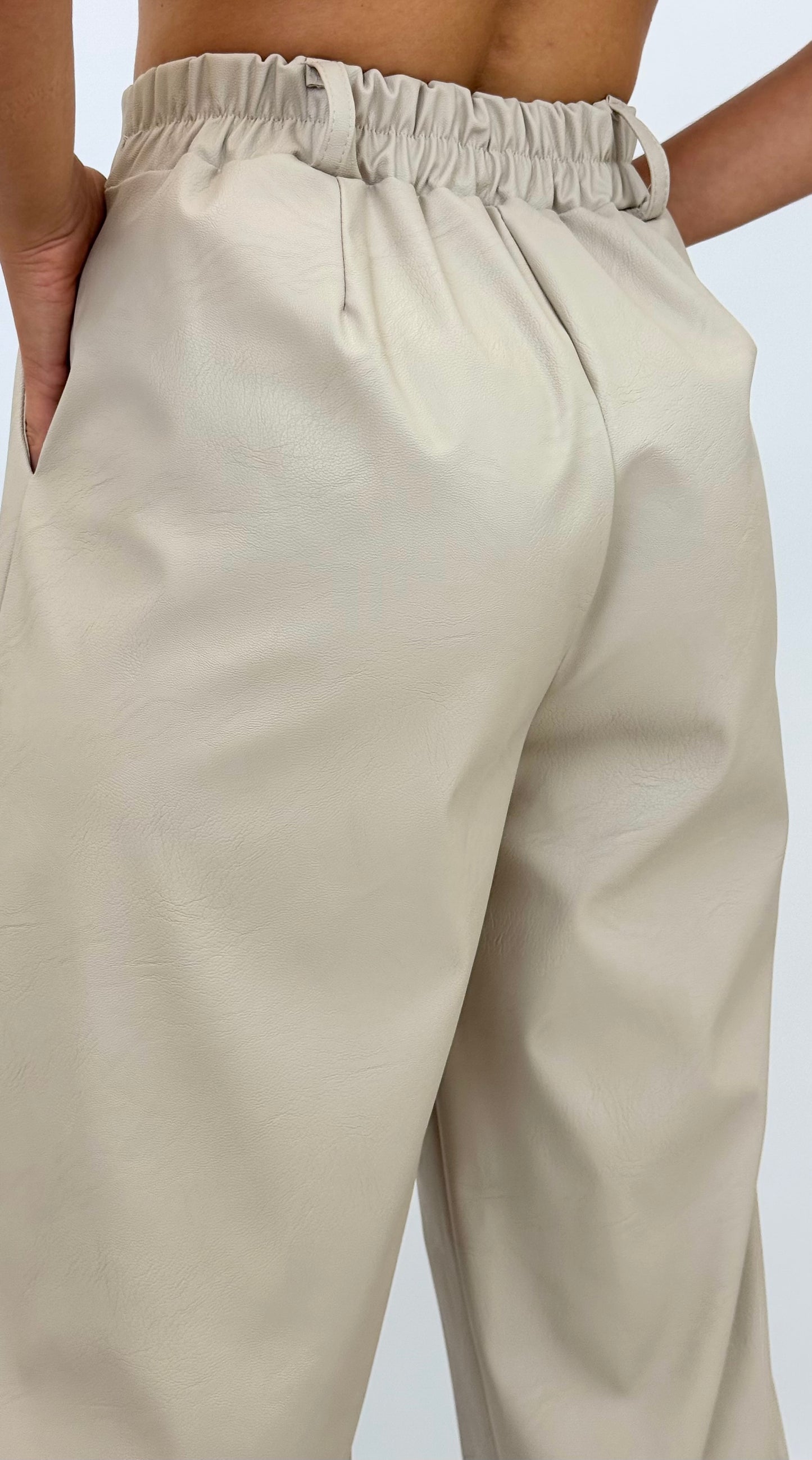 Calça larga estilo napa com elástico creme