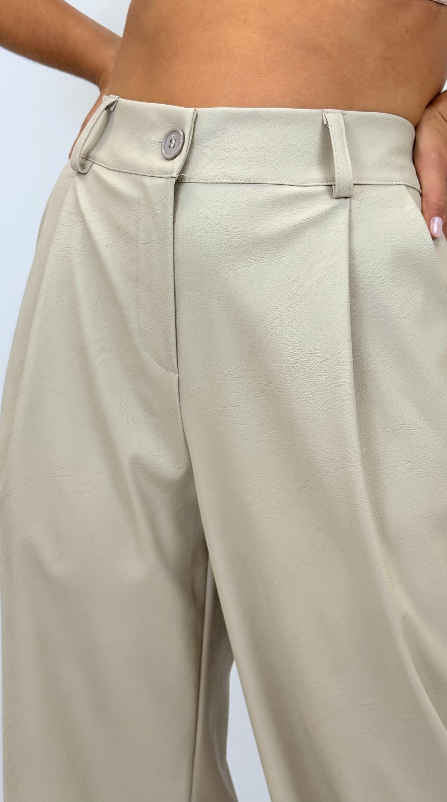 Calça larga estilo napa com elástico creme