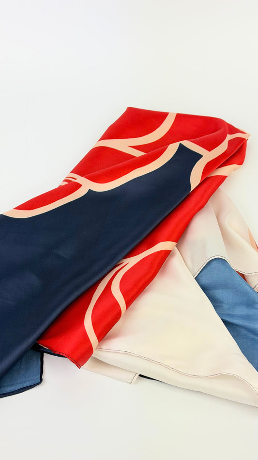 Lenço floral vermelho, creme e azul-marinho