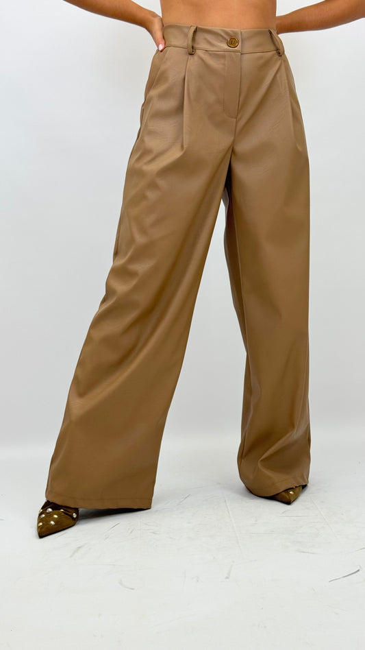Calça larga estilo napa com elástico camel