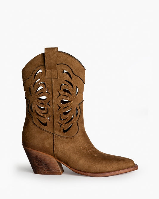 Bota/texana meio-cano camel com motivos recortados