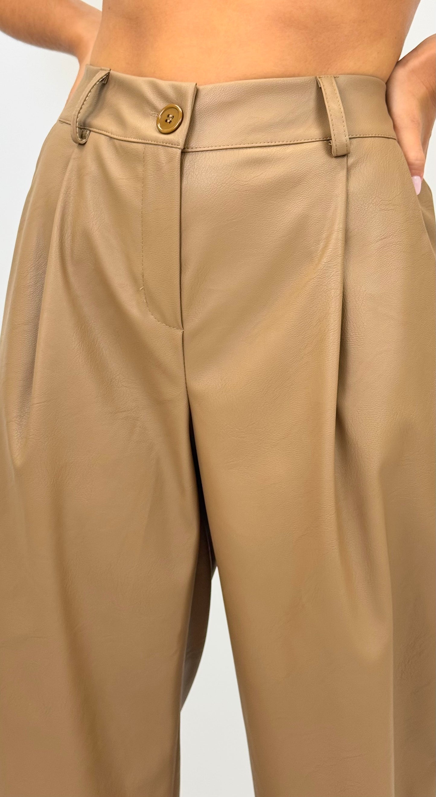 Calça larga estilo napa com elástico camel