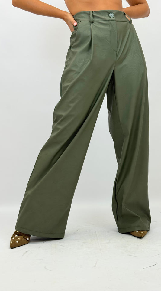 Calça larga estilo napa com elástico verde