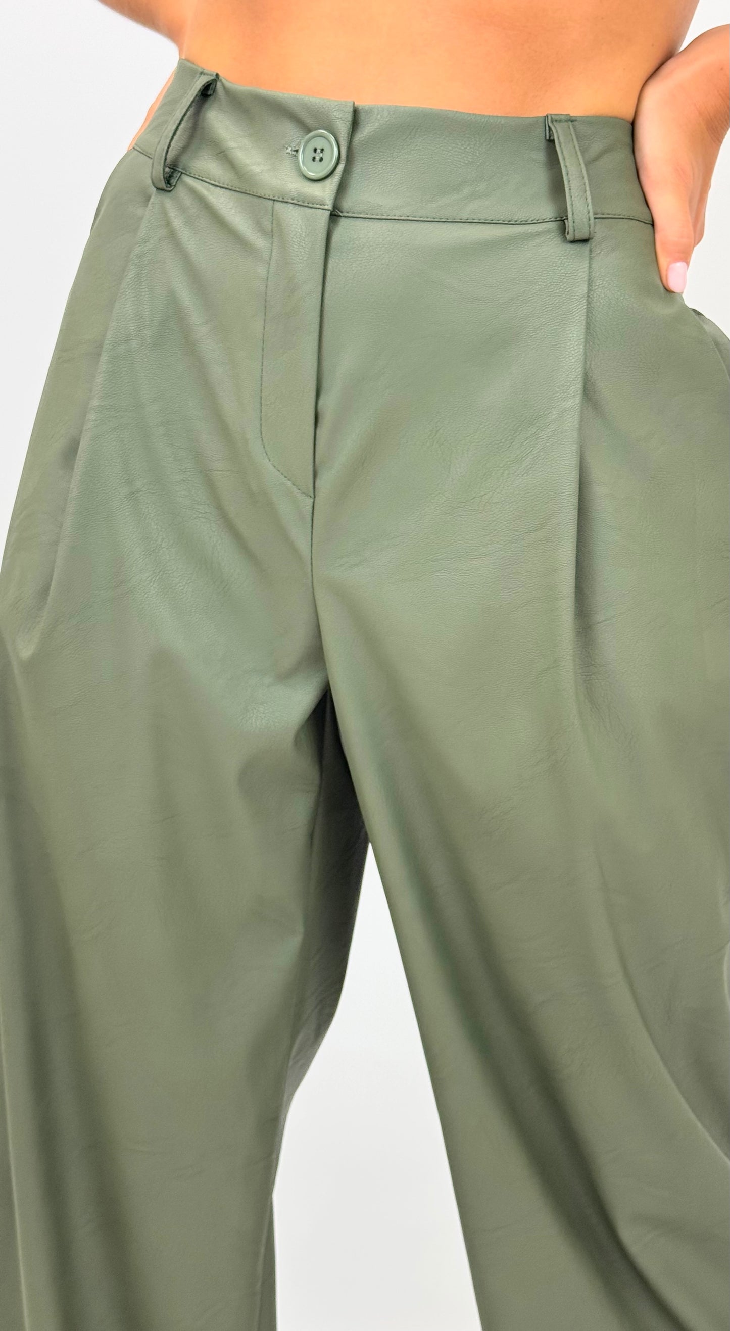 Calça larga estilo napa com elástico verde