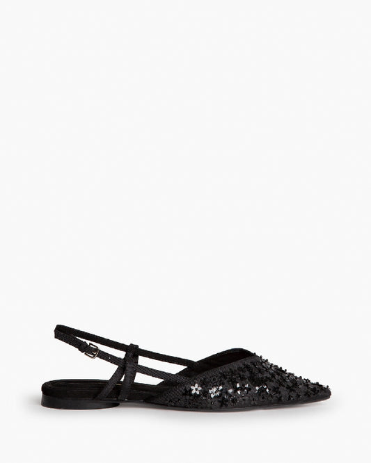 Sapato raso preto com missangas motivos florais