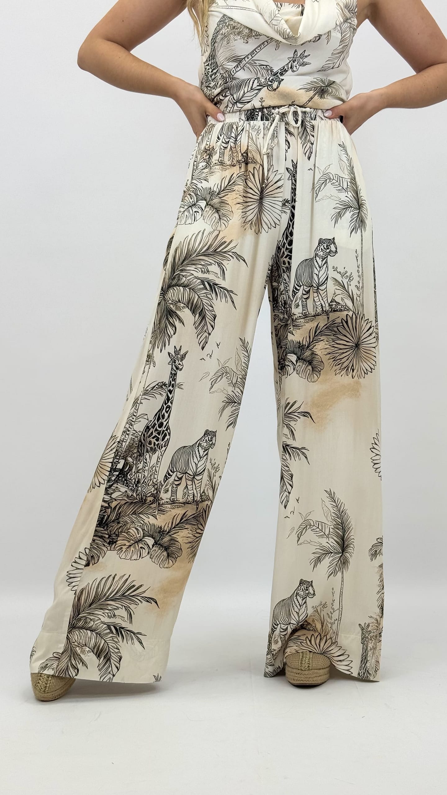 Pantalona estampado tropical tons terra