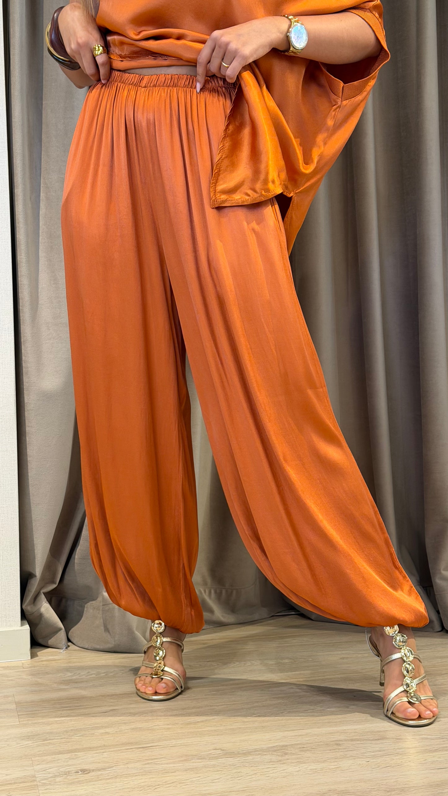 Calça bombacha acetinada telha